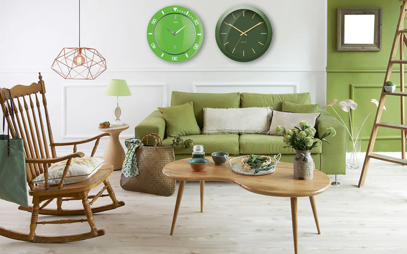 Wall clocks trend: green and retro!