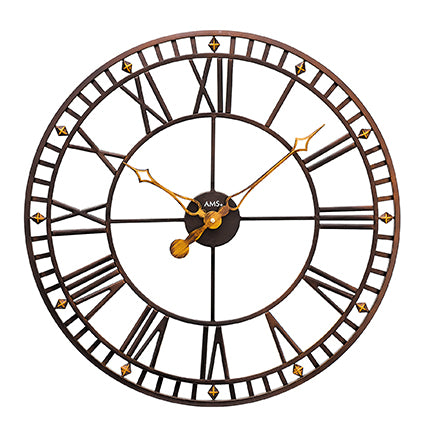 Kupferfarbene Wanduhr mit römischen Ziffern, schwarzem Zifferblatt und goldenen Zeigern