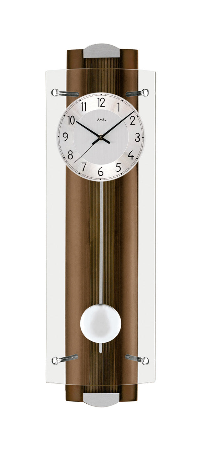Wanduhr mit Nussbaumgehäuse, weißem Zifferblatt und Glasfront, Pendel mit Kugel