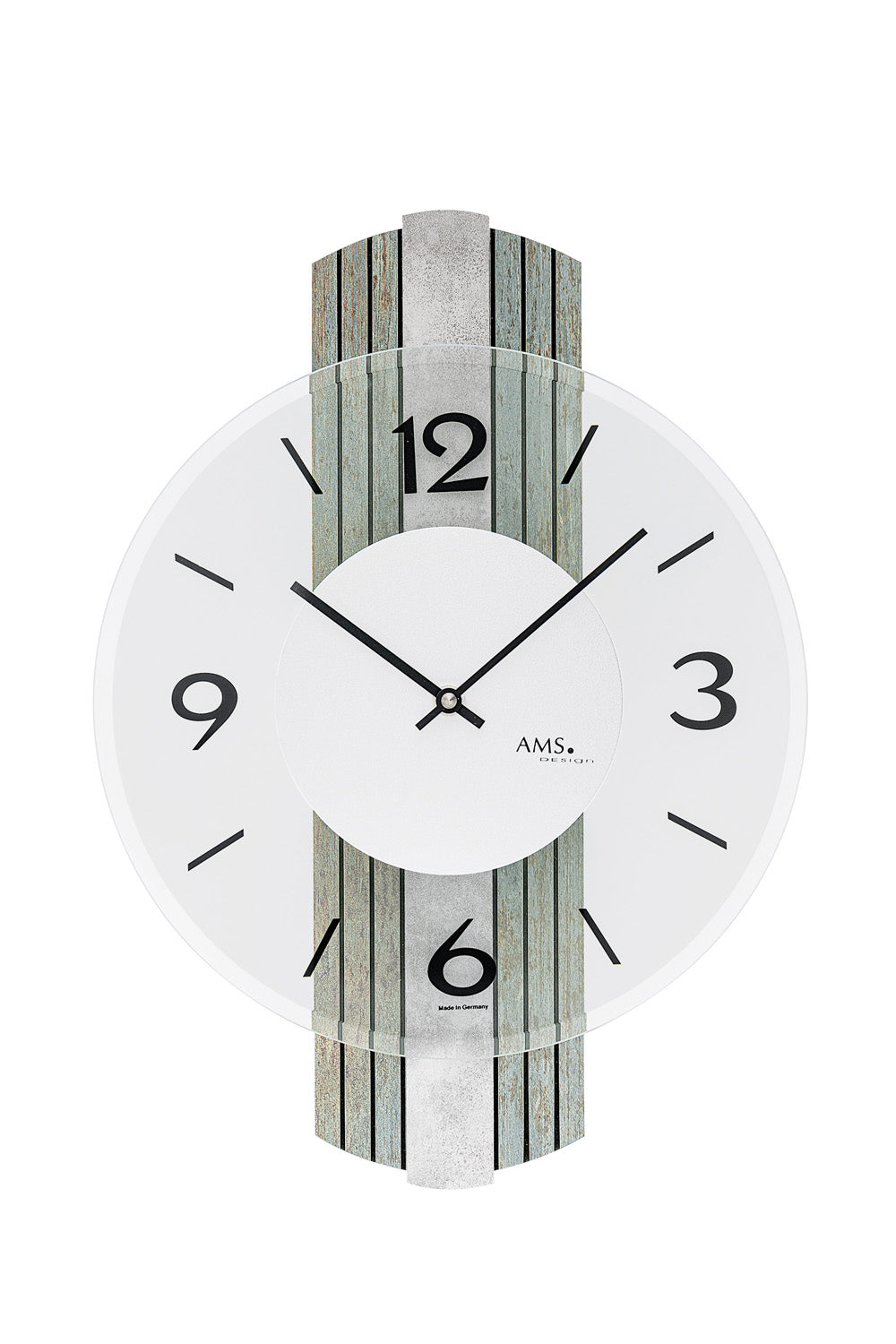 Rund väggklocka med fasetterat mineralglas och antik silverfinish, vit urtavla