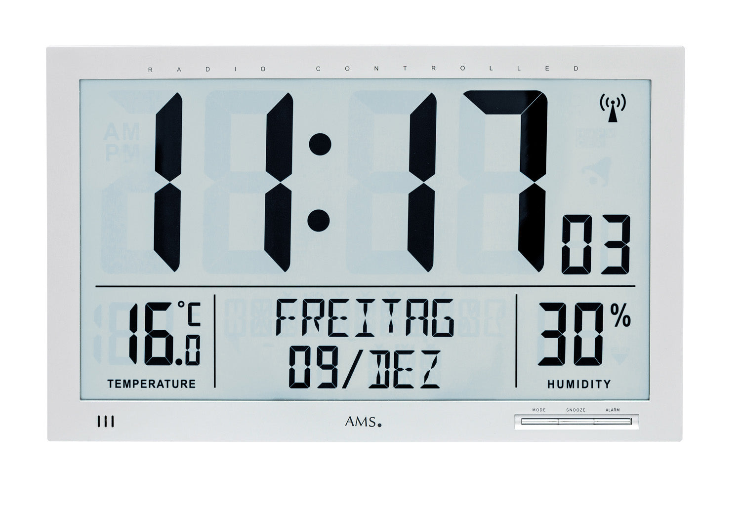 Silverfärgad trådlös väggklocka med digital display, stora siffror, temperatur- och luftfuktighetsvisning, AMS.