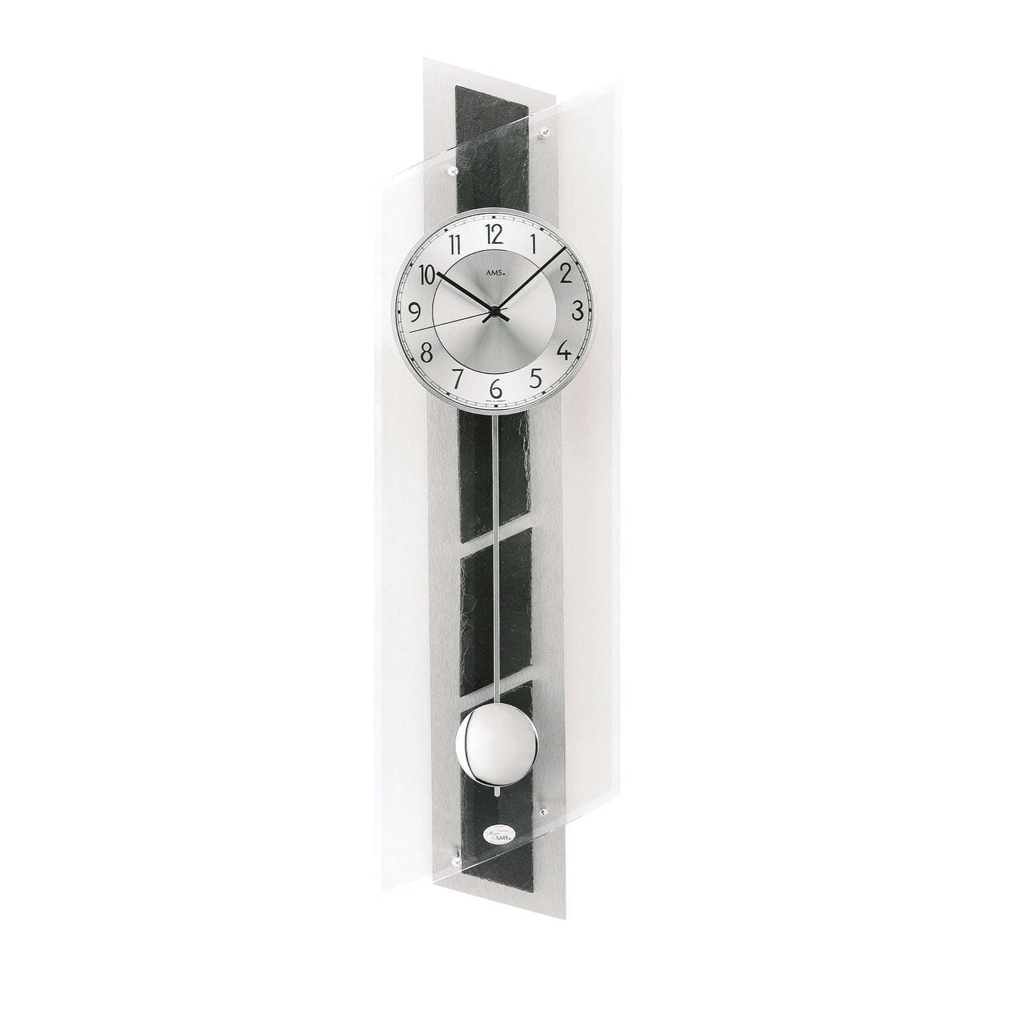 Wanduhr mit Pendelwerk: rundes silbernes Ziffernblatt, rechteckiger Schieferrahmen
