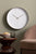 Karlsson Ayuno KA6063GY Wanduhr Dunkelgrau • Geräuschloses Sweep-Uhrwerk • Minimalistisches Design, Bild 3