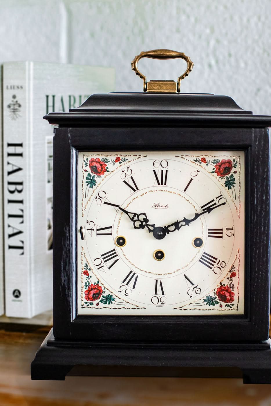 Hermle Table Clock 30x21x14 cm Wood • Mechanical 8-day movement • Westminster chime