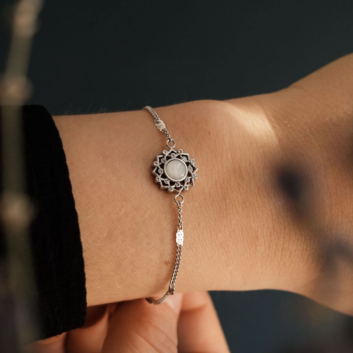 https://www.holzkern.com/media/catalog/product/3/_/3_220124_composition_gem_armband_mondstein_silber_cv_50.jpg