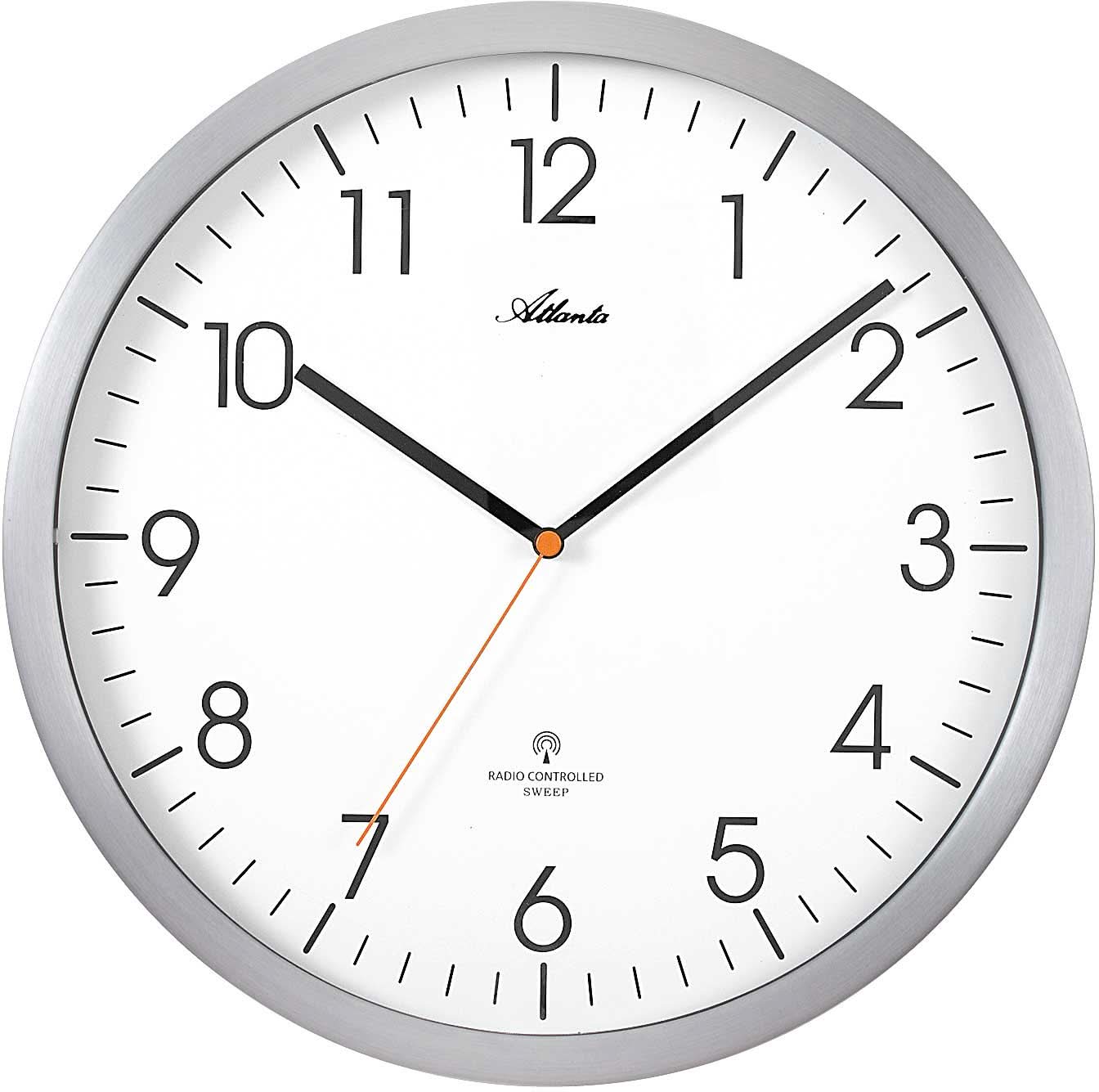 Metall-Wanduhr mit silbernem Rahmen, weißem Zifferblatt, schwarzen Zeigern und orangefarbener Sekunde