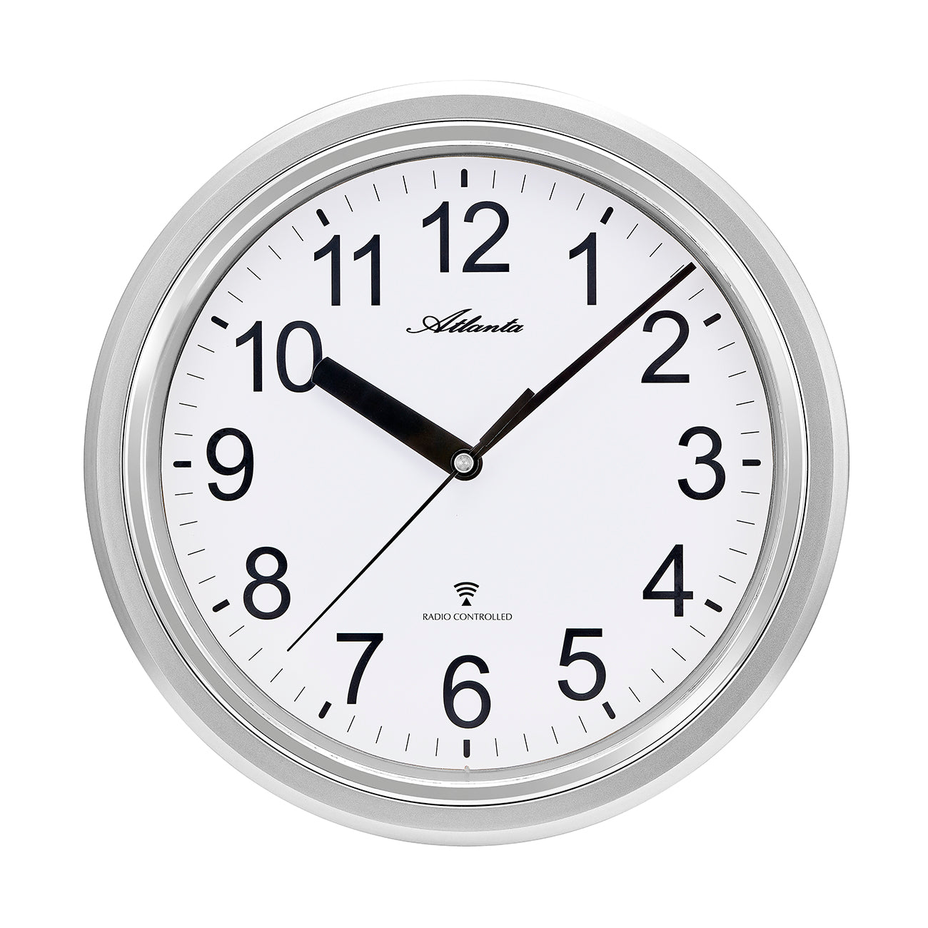 Atlanta Wanduhr mit silbernem Rahmen, weißem Zifferblatt und schwarzen Zeigern