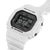 Casio G-SHOCK Herrenuhr mit Digitalanzeige, weißem Gehäuse und Armband