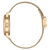 Armbanduhr mit goldfarbenem Milanaise-Meshband, seitliche Ansicht mit Krone