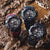 Drei G-SHOCK Mudmaster Herrenuhren mit schwarzem Gehäuse und roten, grünen und blauen Riemen