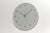 Lemnos runde Wanduhr mit grauem Zifferblatt, schmalen Indexen und silbernen Zeigern