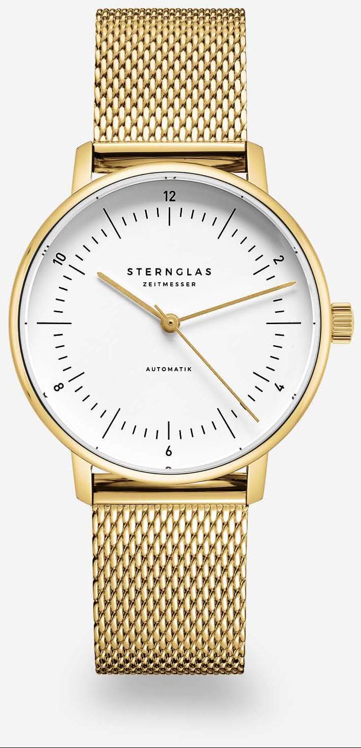 alt
Naos XS watch in white and gold with a gold Milanese strap, size 16, front view, gray background