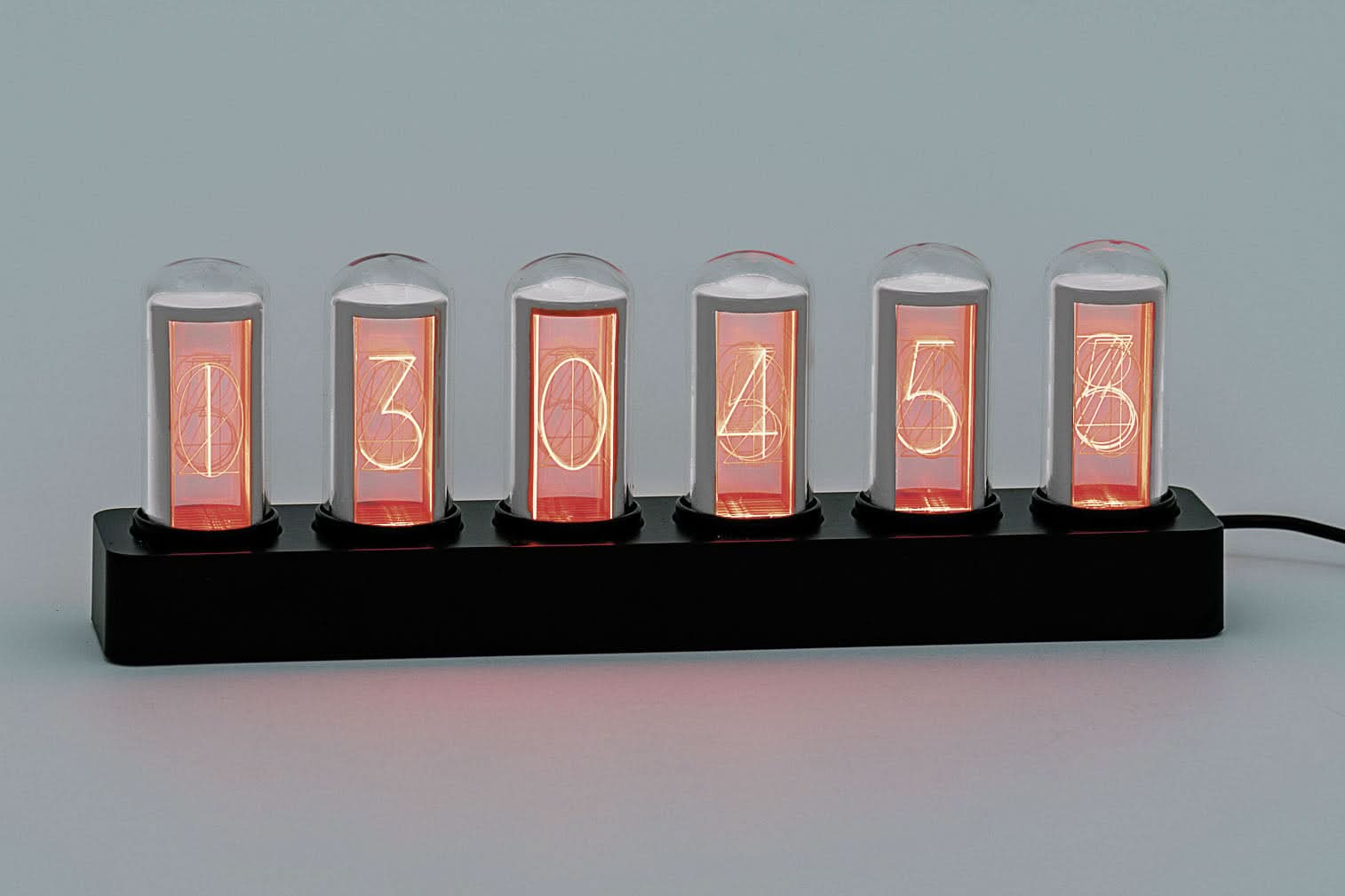 AMS Desk Clock • Precise Movement • Elegant Design