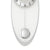 Wanduhr mit ovalem Gehäuse, silbernem Pendelgewicht und Zifferblatt im Detail.