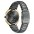 Herren-Armbanduhr Rückseite mit schwarzem Gehäuse, goldfarbener Einfassung und schwarzem Band