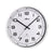 Weiße Wanduhr mit analogen Ziffern, schwarzen Zeigern und Atlanta-Logo, Funkwerk
