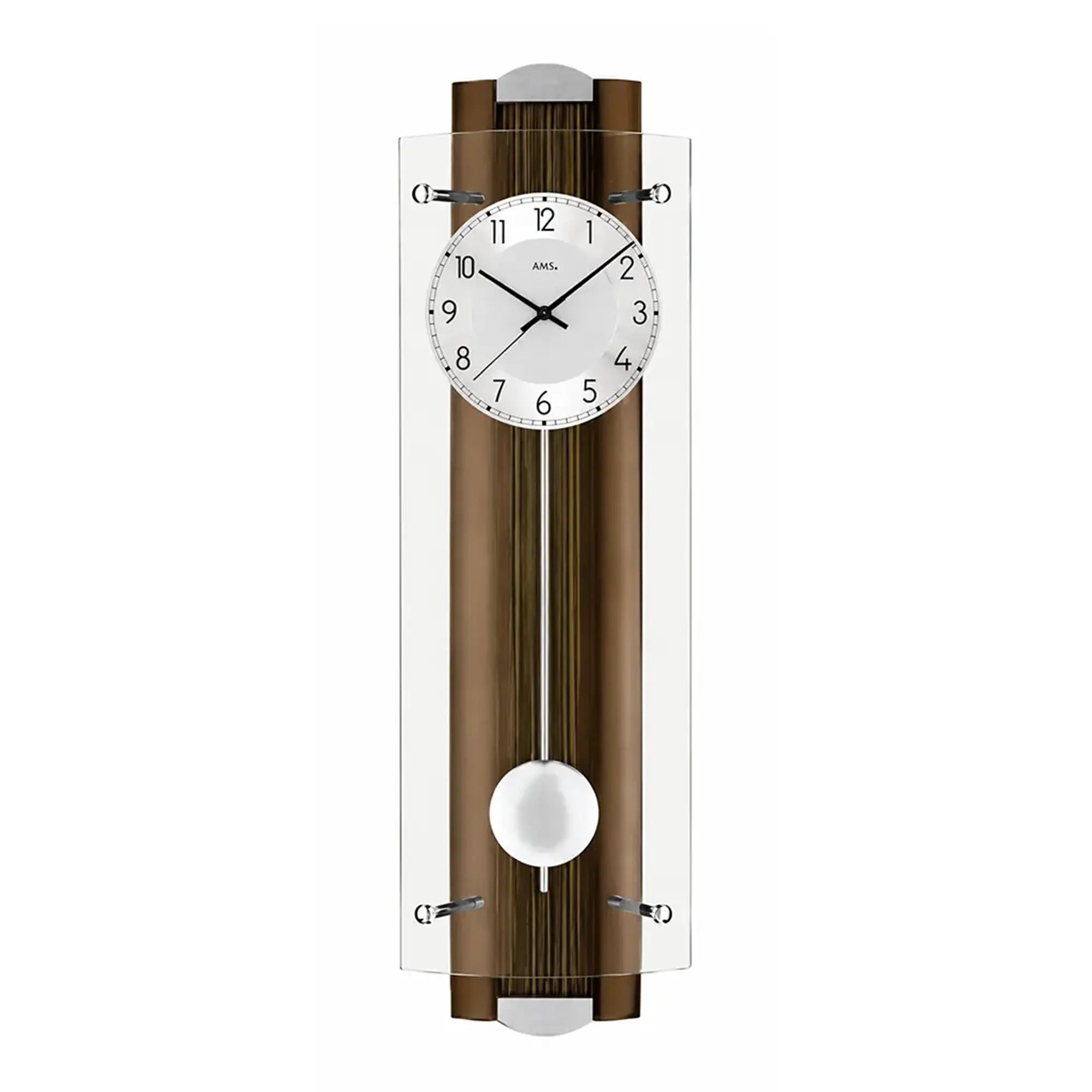 Funk-Pendeluhr an der Wand mit runder weißer Ziffernfläche und großem Pendelball