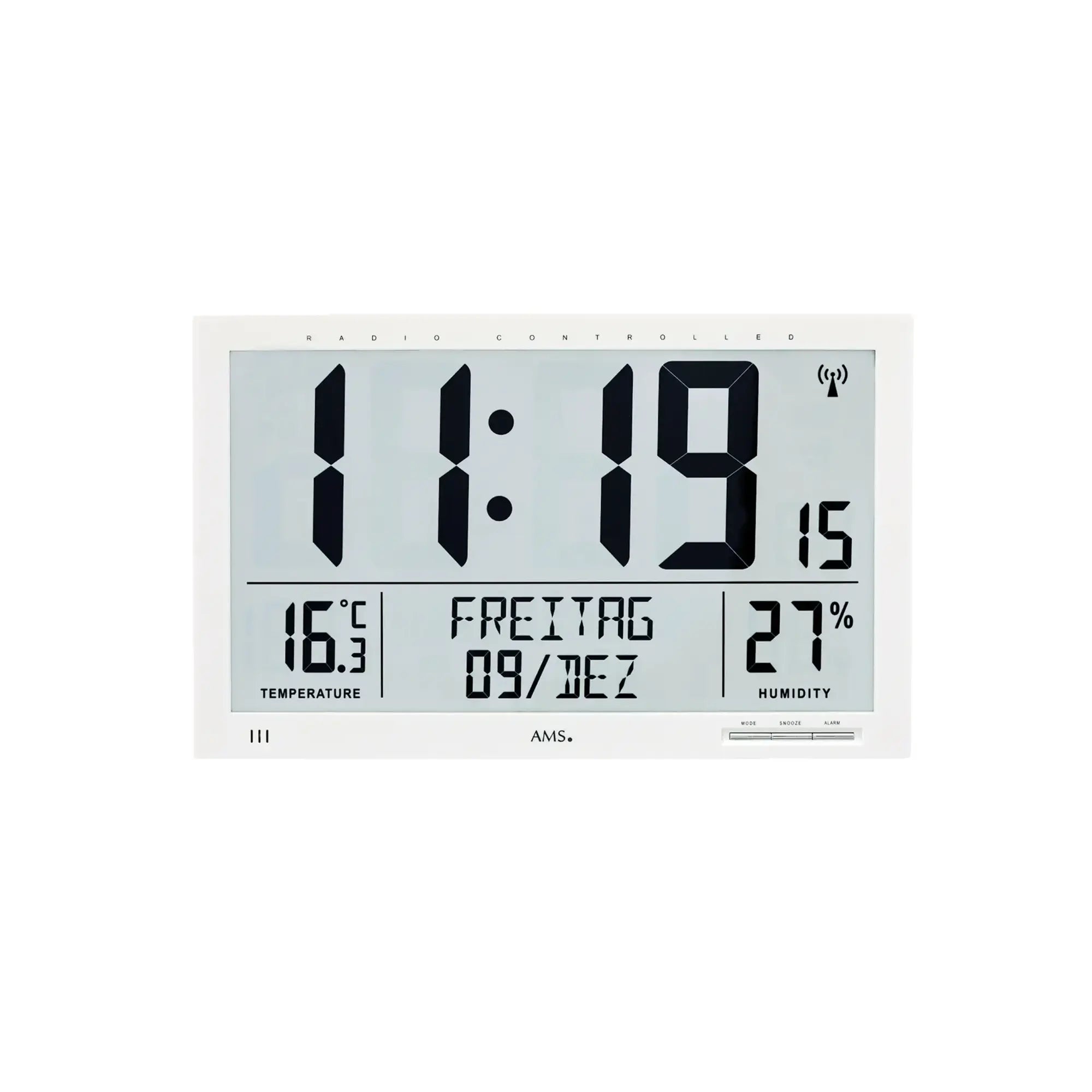 Weiße digitale Wanduhr mit großen Ziffern, Temperatur- und Feuchtigkeitsanzeige.