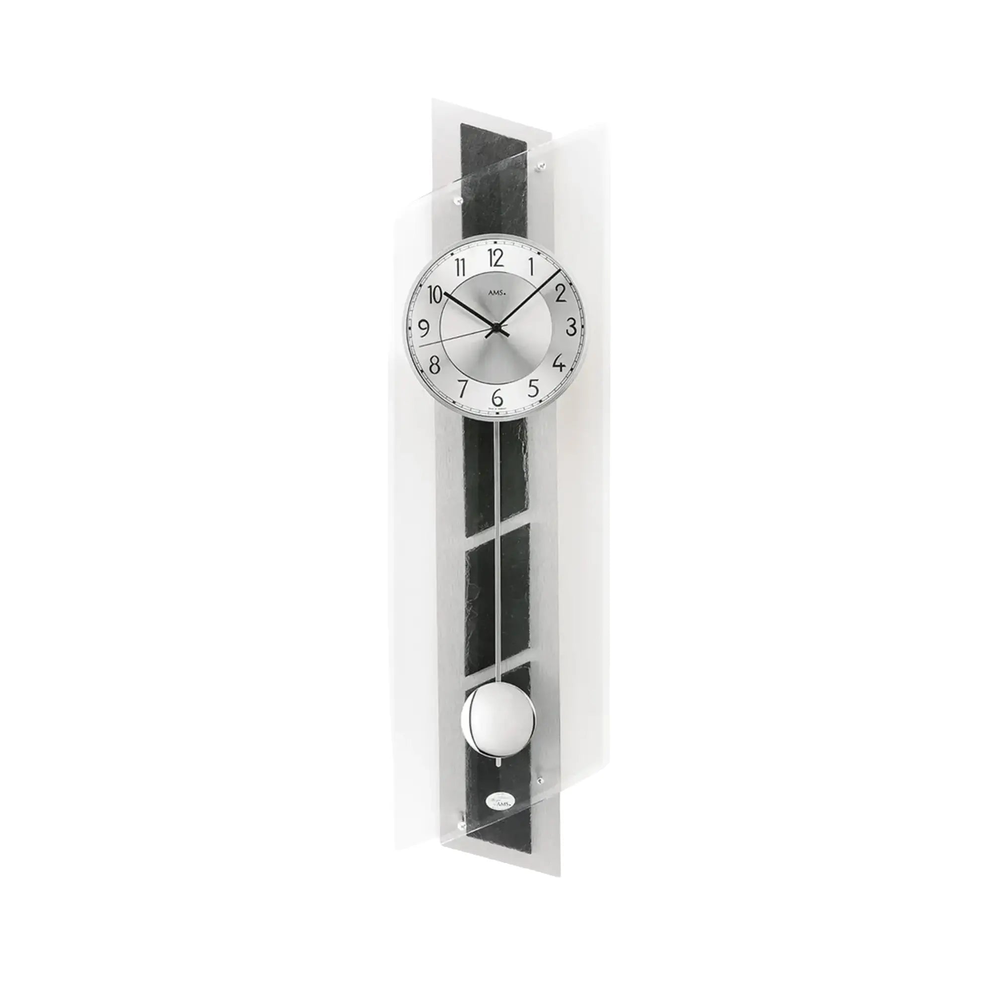 Wanduhr mit Aluminium-Zifferblatt und Pendelwerk am Naturschiefer, Pendelkugel unten