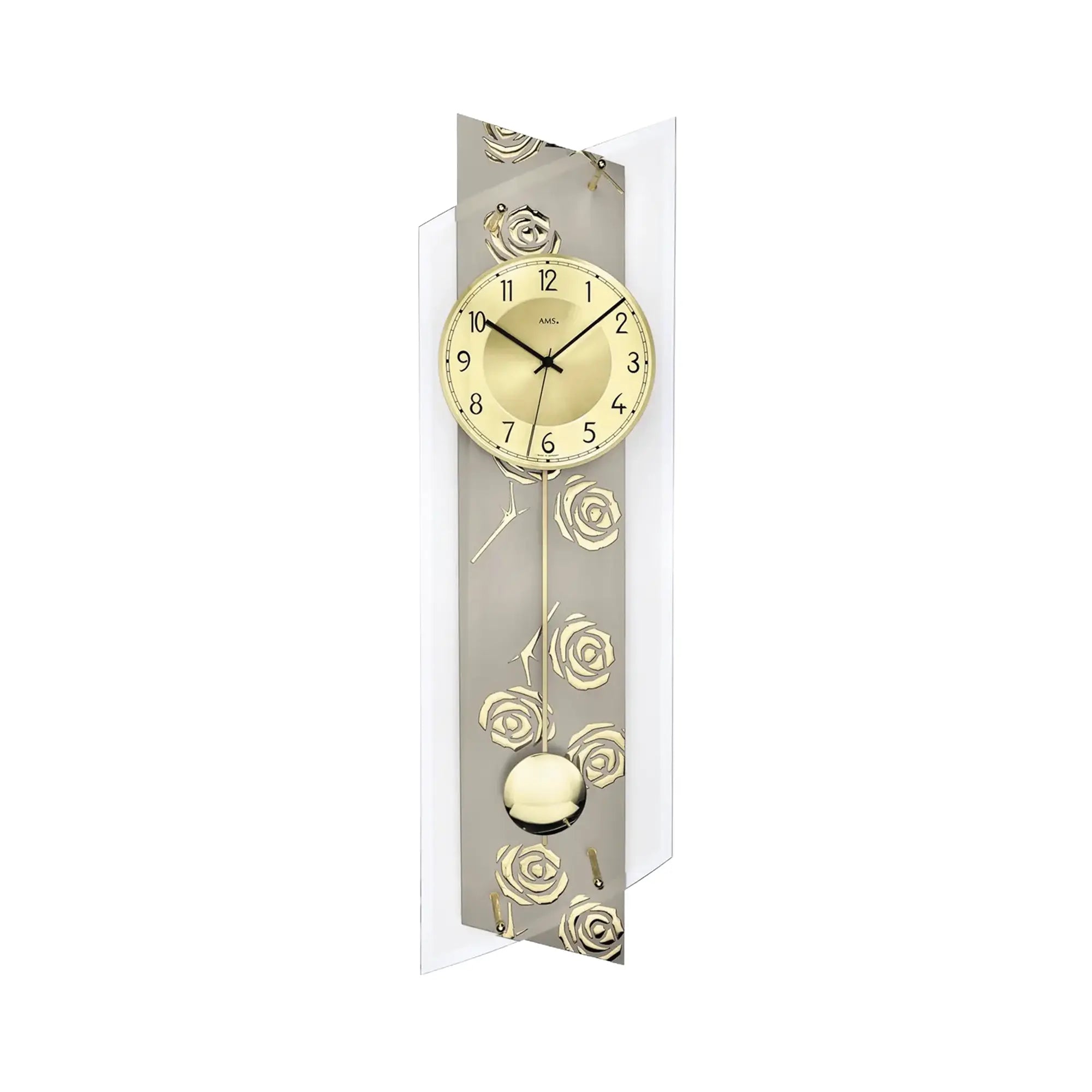 Pendel-Wanduhr mit goldfarbenem Ziffernblatt, Rosenornamenten und hängendem Kugel-Pendel.