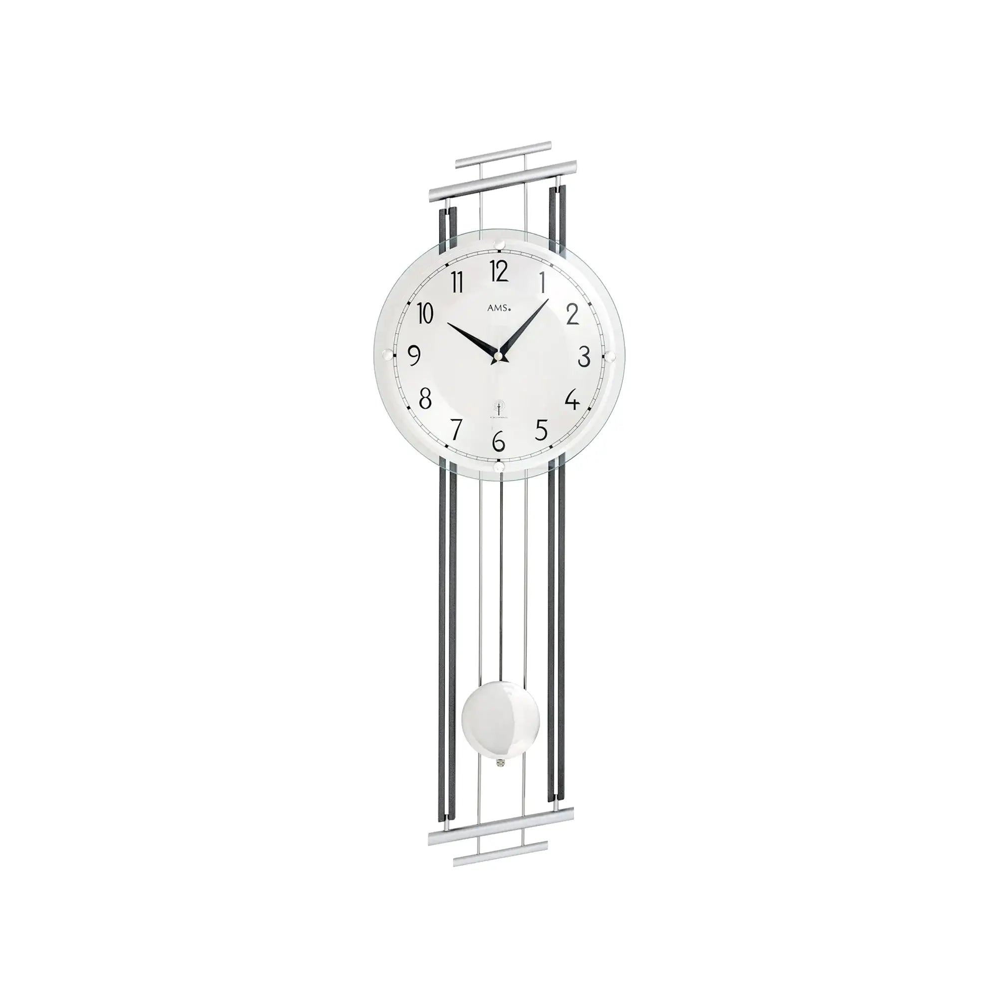 Wanduhr mit rundem Zifferblatt, Metallrahmen und hängender Pendelkugel
