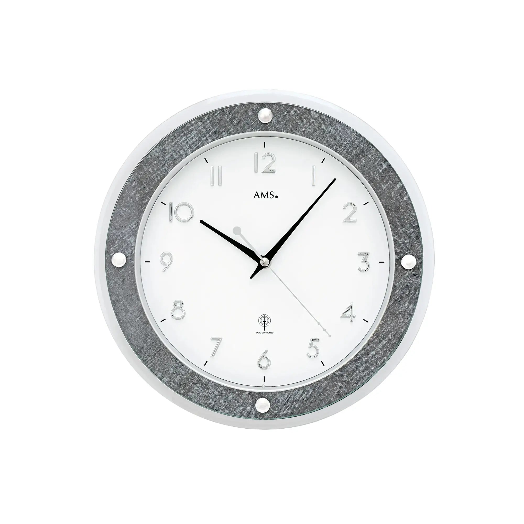 Runde Funk-Wanduhr: grauer Außenring, weißes Zifferblatt mit schwarzen Zeigern und Zahlen