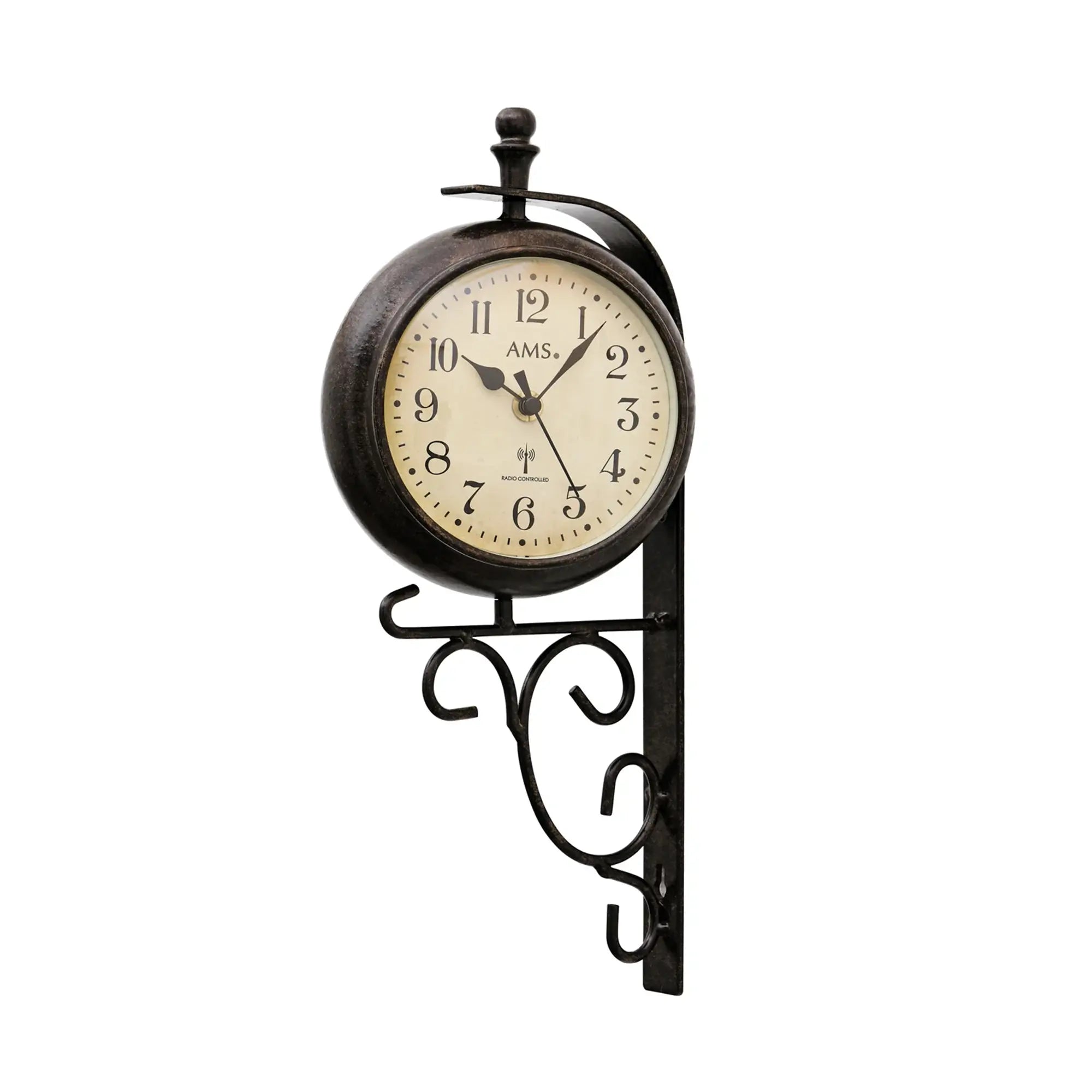 Funk-Wanduhr mit rundem Metallgehäuse, Zifferblatt und verziertem Metallhalter, AMS