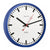 Wanduhr mit blauem Rand, weißem Ziffernblatt und roten Zeigern, schwarzer Stundenzeiger