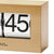 Tischuhr aus Buchenholz mit Flip-Clock-Anzeige und großen schwarzen Ziffern 45