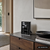Wanduhr mit schwarzem Rahmen und LED-Wortziffern auf Ablage, rechteckig beleuchtet