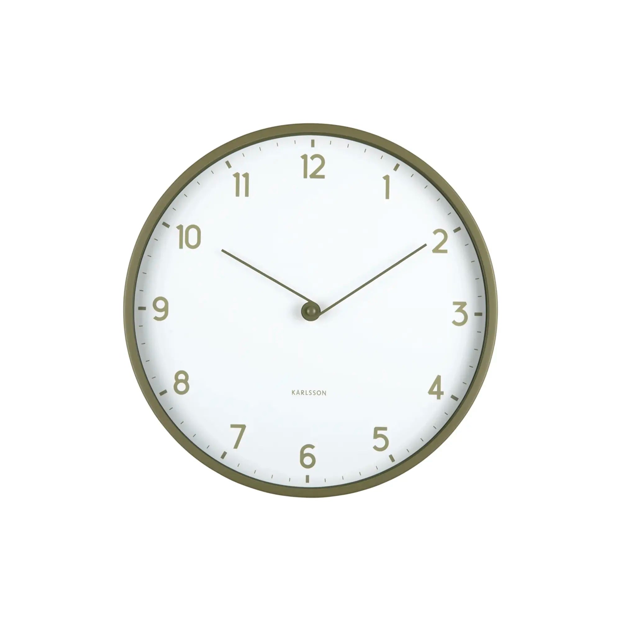 Analoge Wanduhr mit hellem Zifferblatt und olivfarbenem Rahmen, grünen Indexen