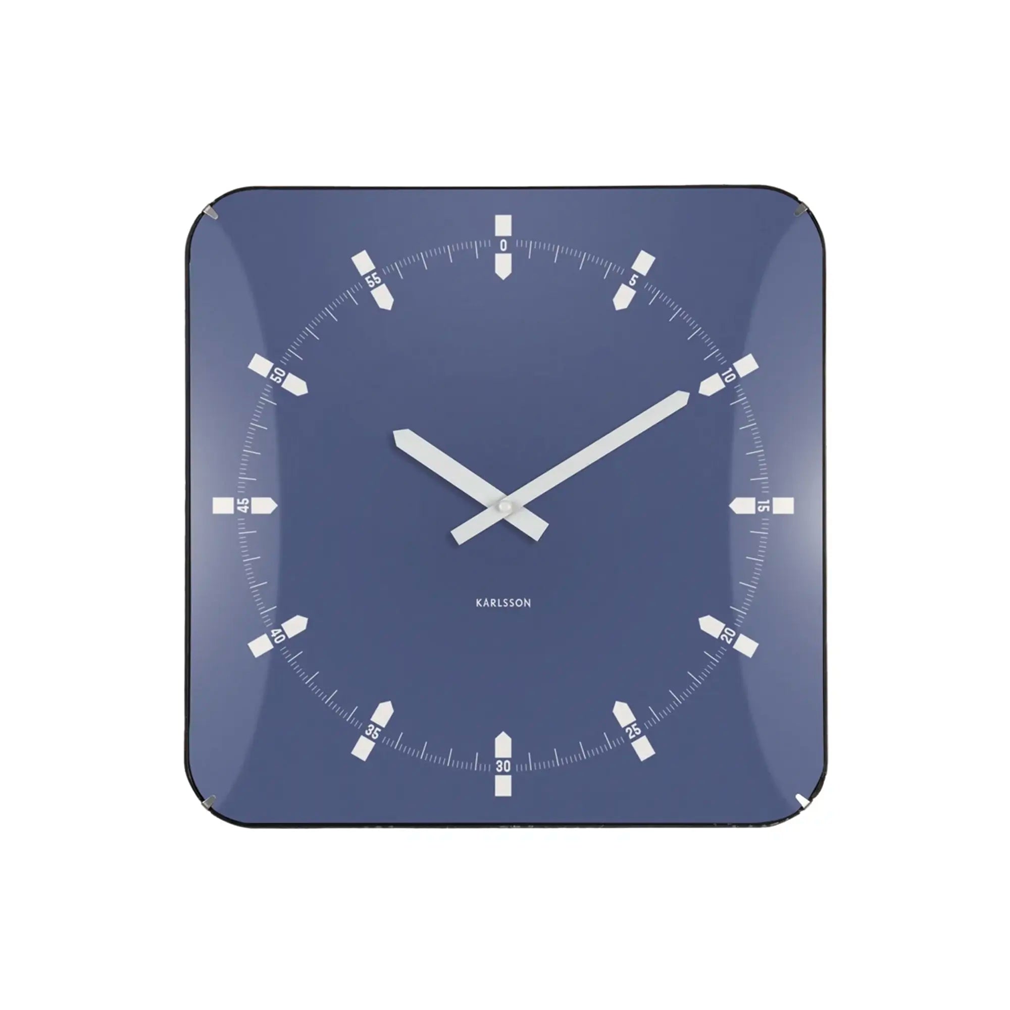 Vorderansicht quadratische Wanduhr mit marineblauem Ziffernblatt, weißen Zeigern und Skala