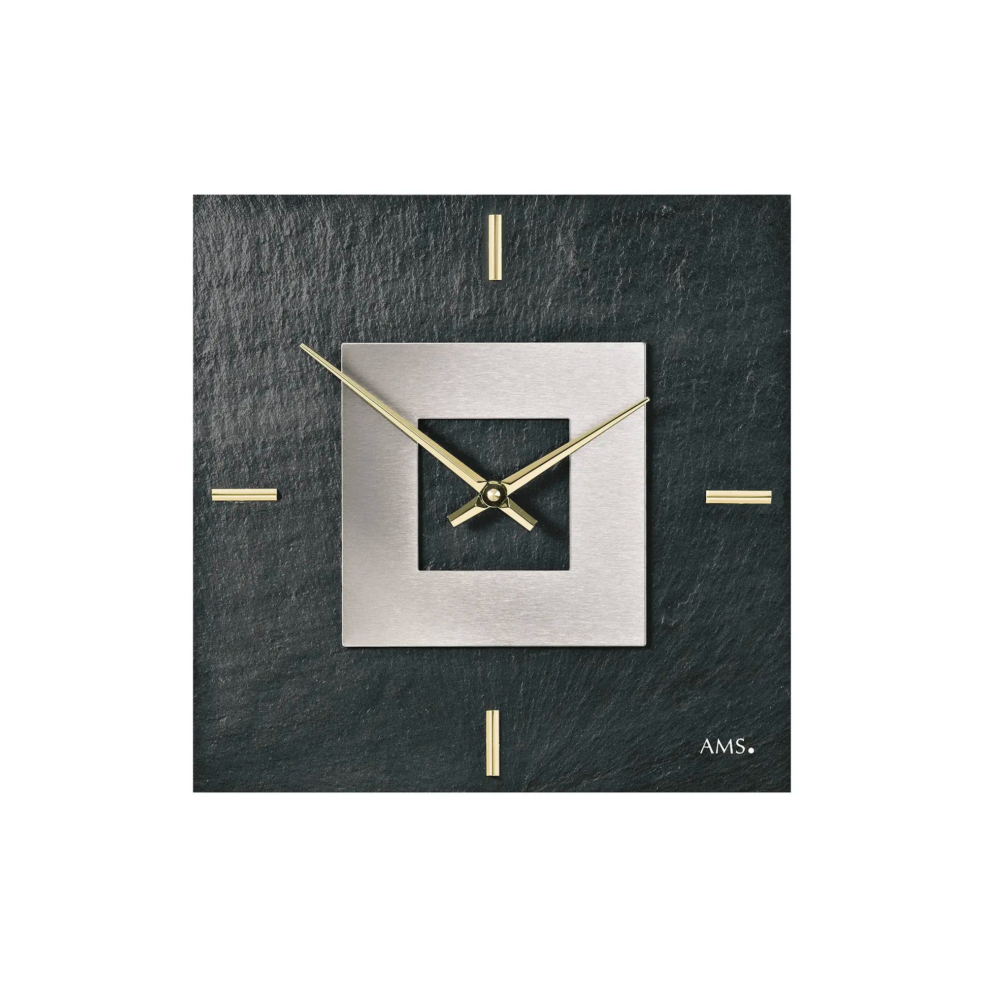 Quadratische Wanduhr mit Naturschieferfläche, goldenen Zeigern und silbernem Rahmen