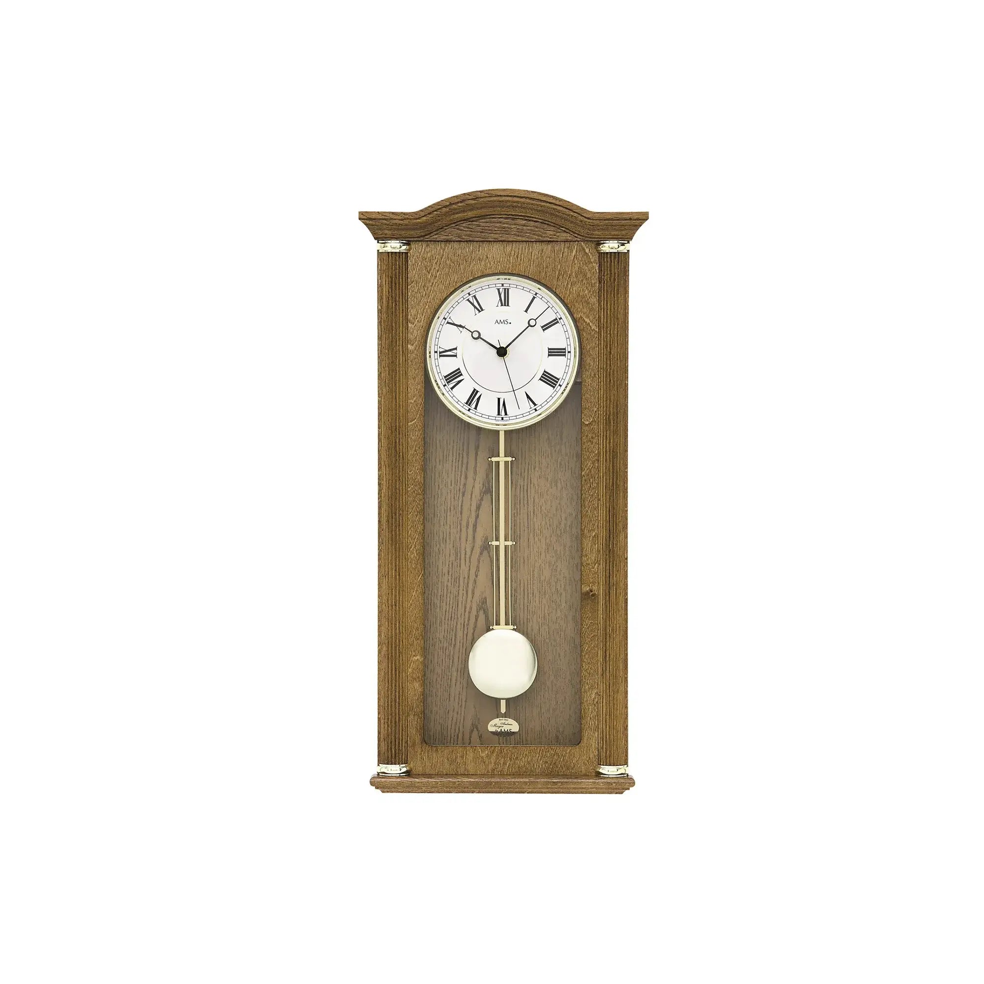 Wanduhr im Eichenholzgehäuse mit rundem Zifferblatt und Pendel