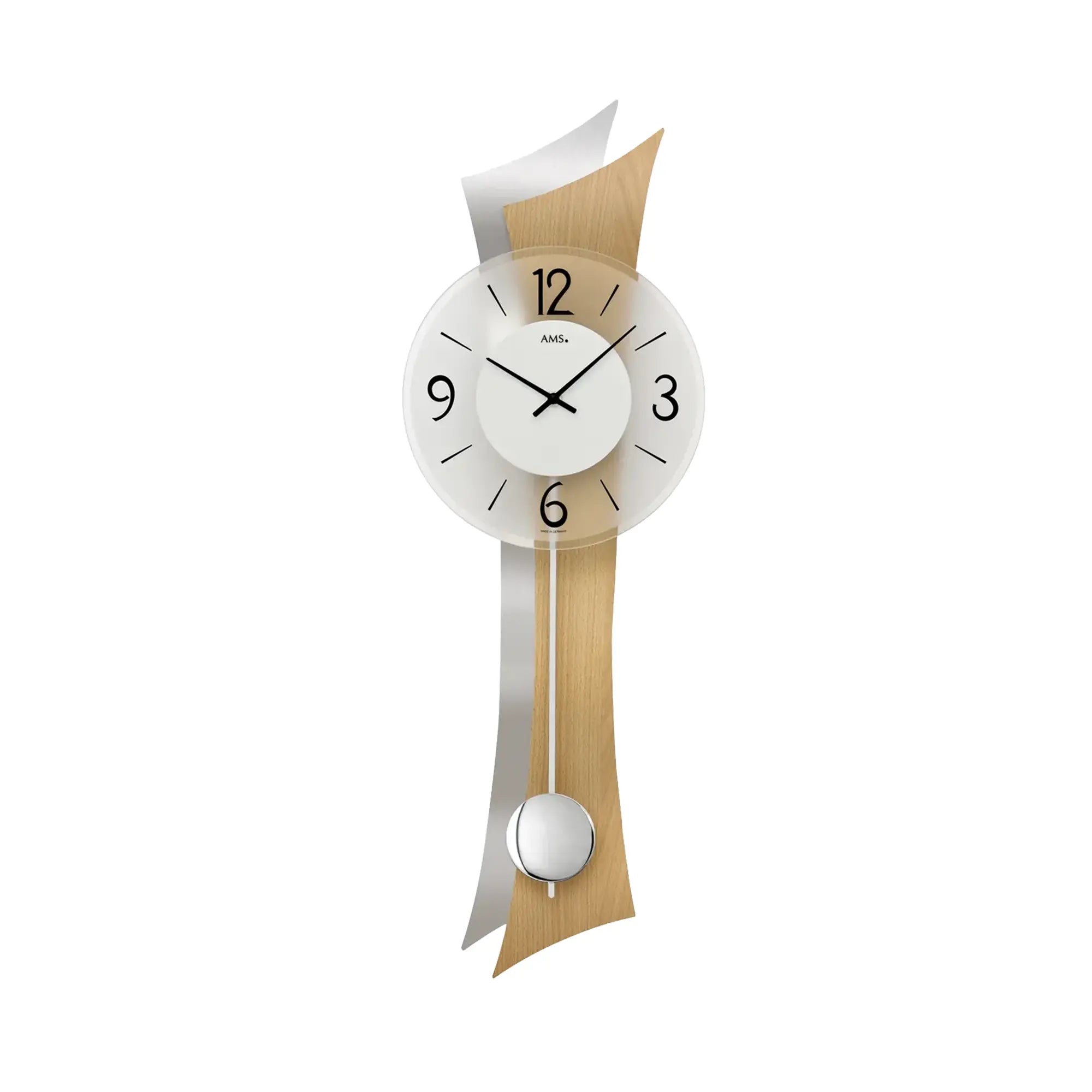 AMS Wanduhr aus Buche mit weißem Zifferblatt, schwarzen Zeigern und Pendelgewicht