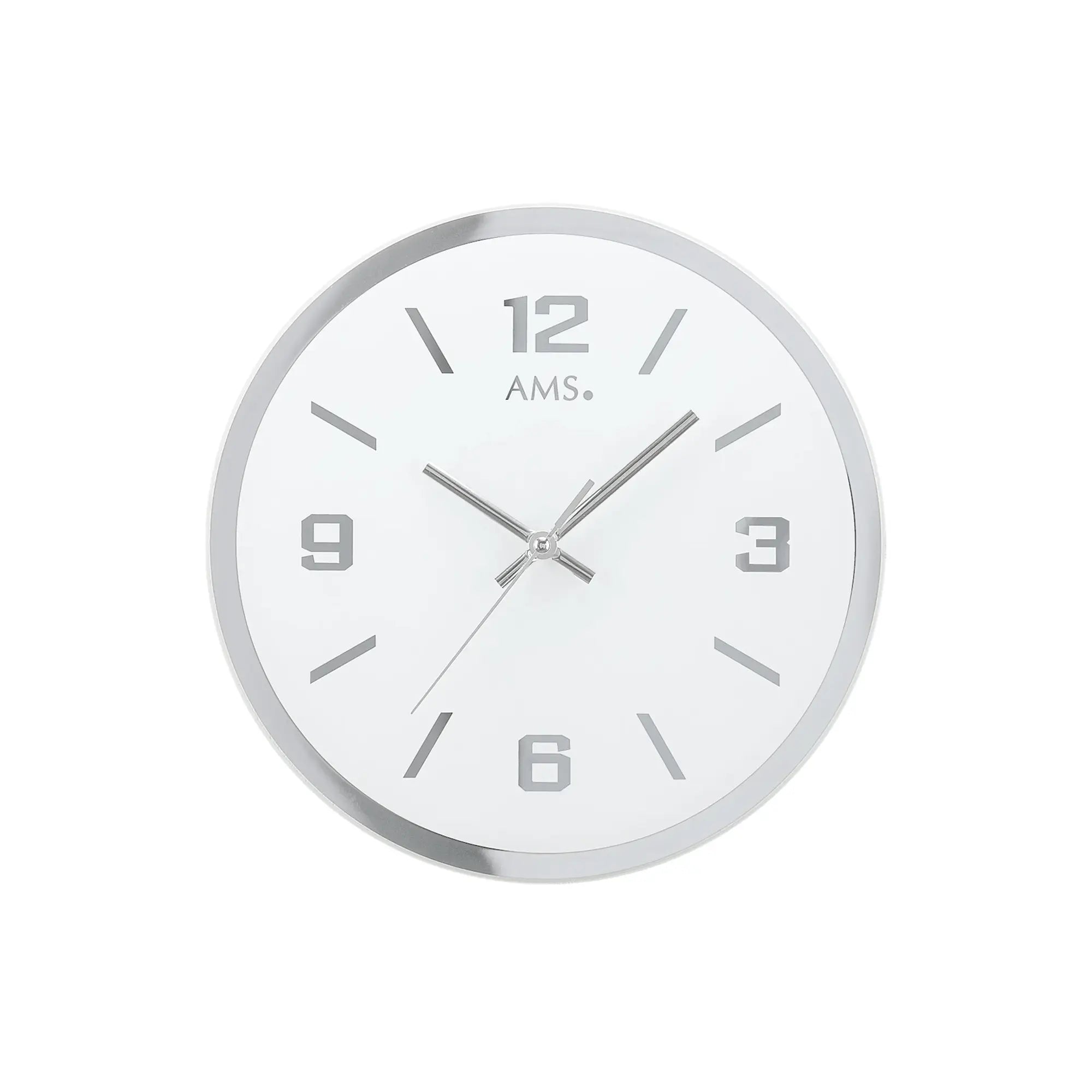 Runde Wanduhr mit silbernem Rahmen, weißem Zifferblatt und silbernen Zeigern