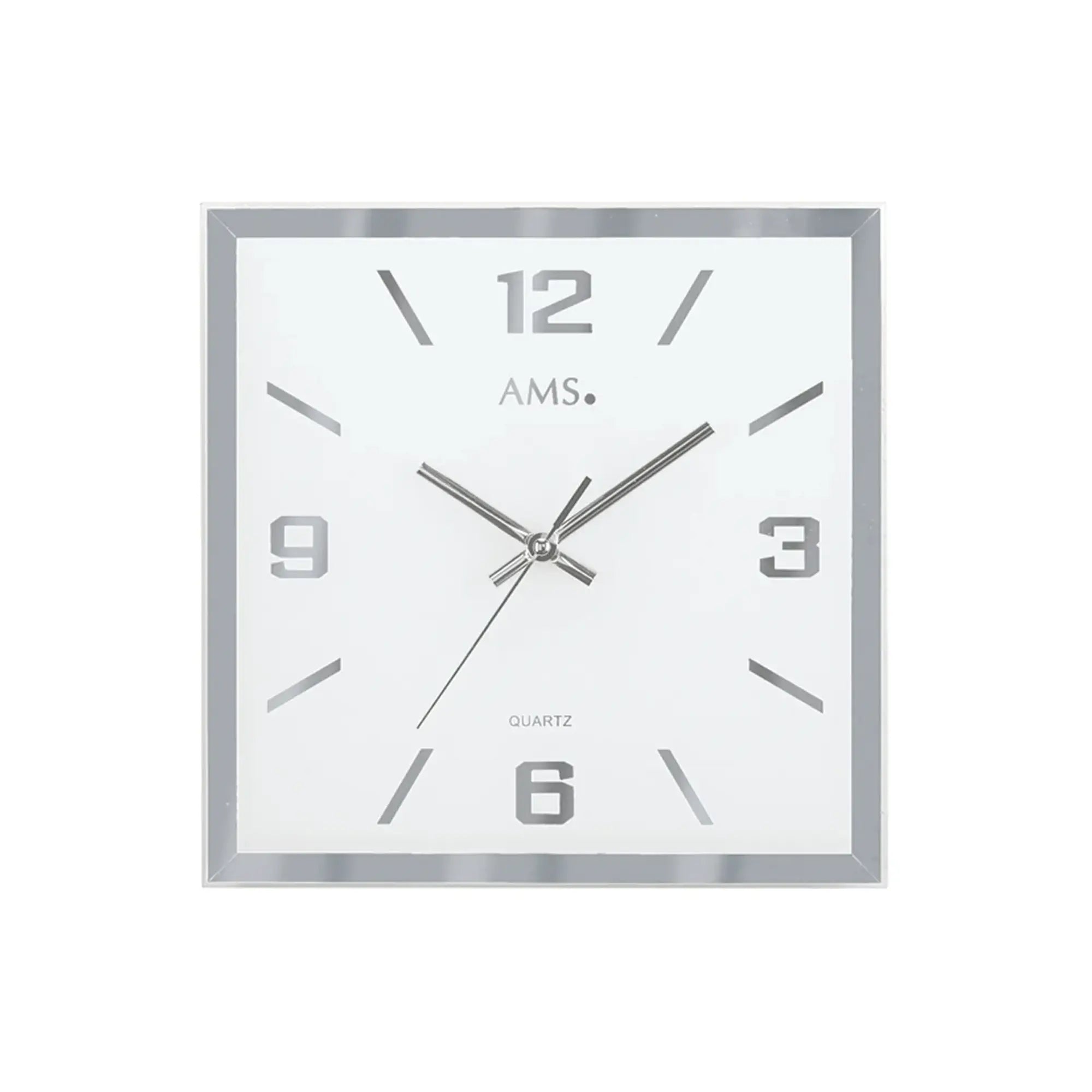 Quadratische Wanduhr mit silbernem Rahmen und Spiegelglas, Ziffern 12–6