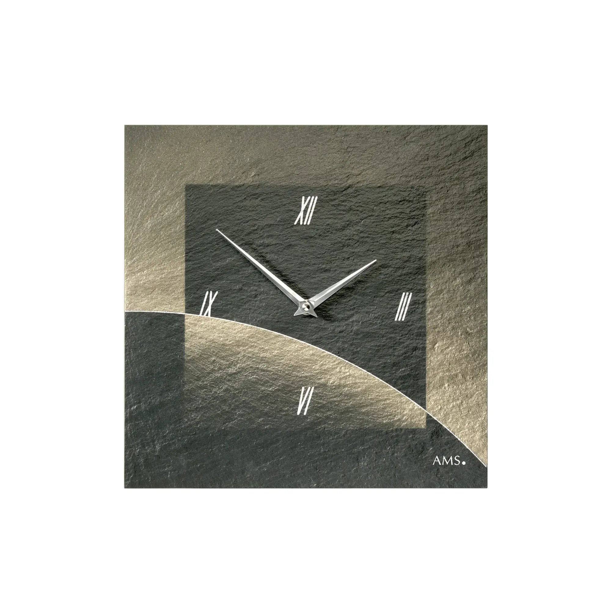 Quadratische Wanduhr aus Naturschiefer mit Airbrush-Motiv, silbernen Zeigern und römischen Ziffern