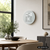 Runde LED-Wortanzeige-Wanduhr in Alu-Optik mit Leuchttext, flach an der Wand