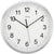 Nahansicht Wanduhr: silbernes Aluminium mit arabischen Ziffern und Zeigern, AMS.