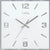 Nahaufnahme der quadratischen Wanduhr mit Spiegelglas, AMS-Logo und Ziffern 12