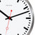 Wanduhr-Zifferblatt mit hermle-Schrift, silberner Rand, schwarze Striche und rote Zeiger