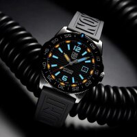 Mens automatic divers watch with hand-winding - Luminox Model: XS.3101
