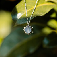 Shade necklace with a sun pendant - Holzkern Model: Jewelry