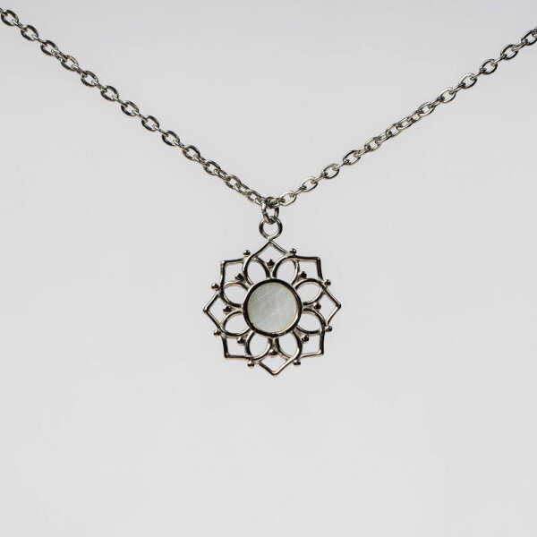 Composition necklace with a white mother-of-pearl pendant - Holzkern Model: Jewelry