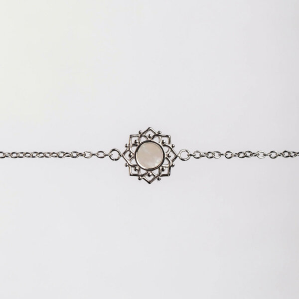 Composition bracelet with a white mother-of-pearl pendant - Holzkern Model: Jewelry