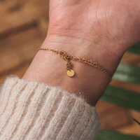 Facade bracelet with a square wooden pendant - Holzkern Model: Jewelry