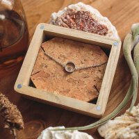 Pigment necklace with a round pendant and a wooden element - Holzkern Model: Jewelry