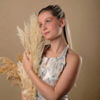 Familytie necklace (pearl/gold) delicate necklace with pearl pendant - Holzkern Model: Jewelry