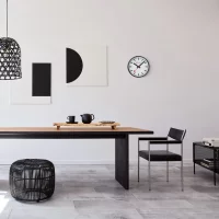 Mondaine Wanduhr Modell: A990.CLOCK.12SBB mit schwarzem Alugehäuse